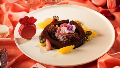 Love-themed dessert Love-themed dessert