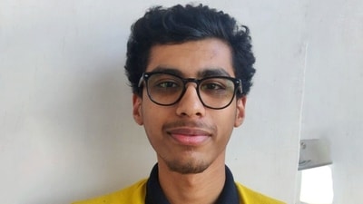 Shiven Vikas Toshniwal scored a perfect 100 in JEE Mains 2025. He emphasises conceptual learning over memorization and credits his family and teachers for their support. Shiven Vikas Toshniwal scored a perfect 100 in JEE Mains 2025. He emphasises conceptual learning over memorization and credits his family and teachers for their support.