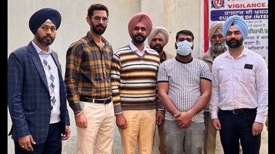 The accused (second from right) in VB custody in Ludhiana. (HT Photo)