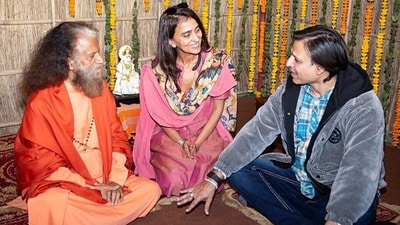 Vivek Oberoi with his wife Priyanka Alva Oberoi met Parmarth Niketan Ashram president Swami Chidanand Saraswati during the ongoing Mahakumbh 2025 in Prayagraj on Thursday. (ANI Photo) (ANI) Vivek Oberoi with his wife Priyanka Alva Oberoi met Parmarth Niketan Ashram president Swami Chidanand Saraswati during the ongoing Mahakumbh 2025 in Prayagraj on Thursday. (ANI Photo) (ANI)