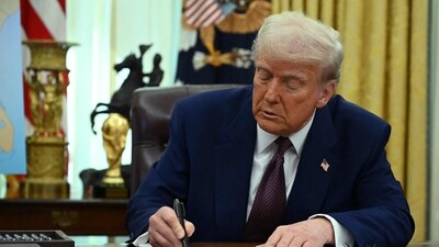 TOPSHOT - US President Donald Trump signs an Executive Order on reciprocal tariffs in the Oval Office of the White House in Washington, DC, on February 13, 2025. Trump announced that he would impose "reciprocal tariffs" on trading partners, opening new fronts in his trade war. The move would match US tariff rates on imports to the levels that other countries impose on US goods. (Photo by ANDREW CABALLERO-REYNOLDS / AFP) (AFP) TOPSHOT - US President Donald Trump signs an Executive Order on reciprocal tariffs in the Oval Office of the White House in Washington, DC, on February 13, 2025. Trump announced that he would impose "reciprocal tariffs" on trading partners, opening new fronts in his trade war. The move would match US tariff rates on imports to the levels that other countries impose on US goods. (Photo by ANDREW CABALLERO-REYNOLDS / AFP) (AFP)