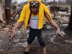 A&nbsp;warewolf was dressed and positioned near the location of a neighborhood in Altadena, California, as&nbsp;residents in southern California have been asked&nbsp;to evacuate their homes.&nbsp;