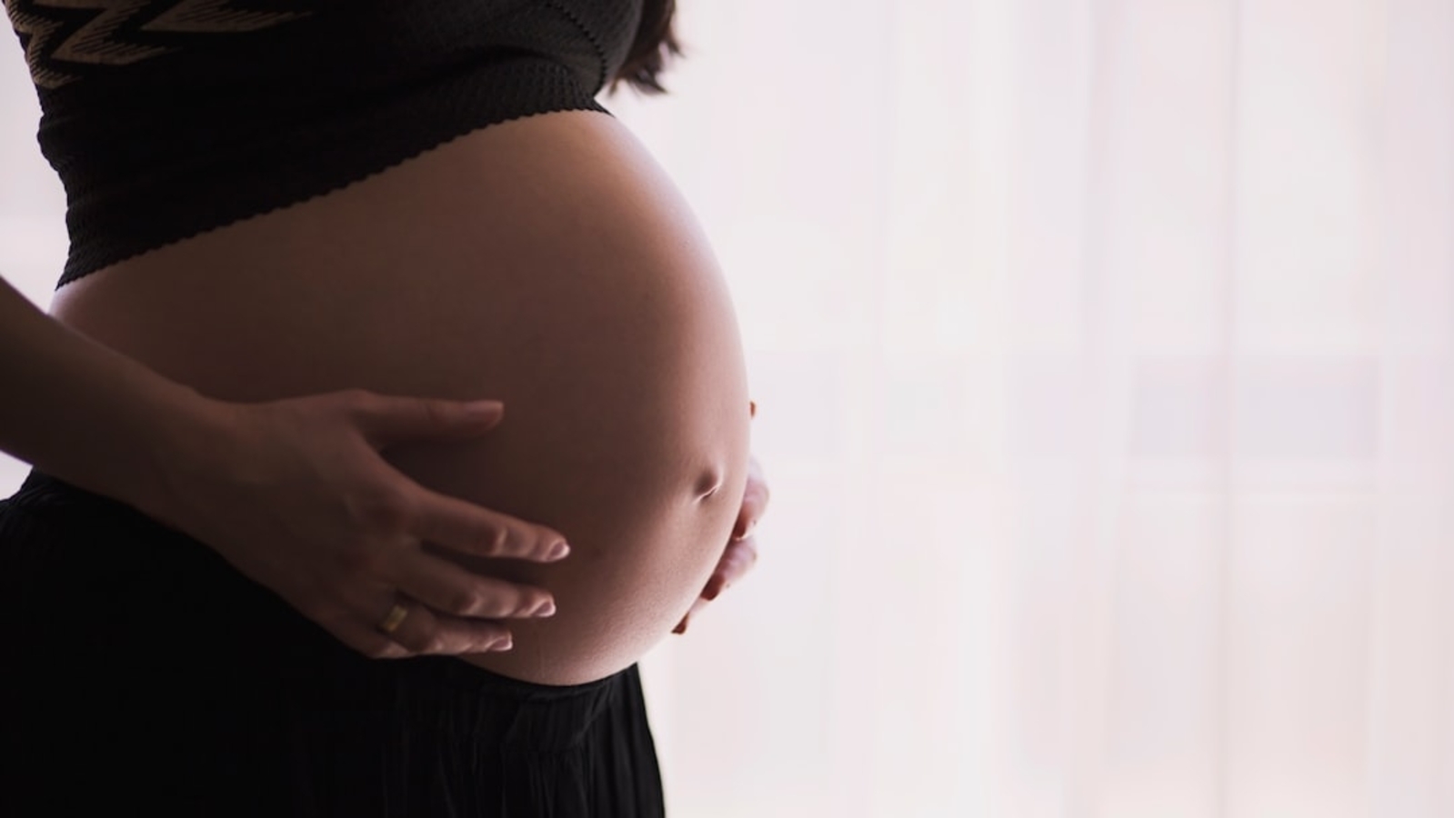 有毒なエアアラート！妊娠の最終月の大気汚染が胎児にどのように影響するか|健康