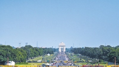 A clear sky above India Gate on Friday. The AQI (131) was better than Thursday. (RAJ K RAJ /HT PHOTO) A clear sky above India Gate on Friday. The AQI (131) was better than Thursday. (RAJ K RAJ /HT PHOTO)