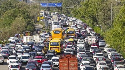 A traffic jam in Mayur Vihar on Friday. (PTI) A traffic jam in Mayur Vihar on Friday. (PTI)
