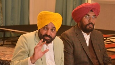 Punjab CM Bhagwant Mann and Punjab NRI affairs minister Kuldeep Singh Dhaliwal during a press conference in Amritsar February 14, 2025. (Sameer Sehgal/HT) Punjab CM Bhagwant Mann and Punjab NRI affairs minister Kuldeep Singh Dhaliwal during a press conference in Amritsar February 14, 2025. (Sameer Sehgal/HT)