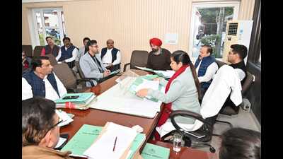 Mayor Inderjeet Kaur chairs a meeting of the finance and contracts committee on Friday. (HT Photo)