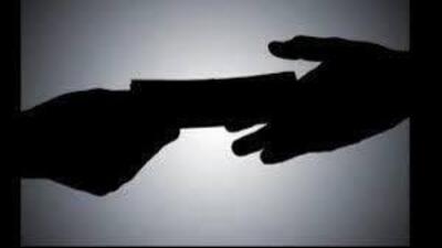 The vigilance bureau apprehended the accused red-handed while accepting the bribe. (HT File)