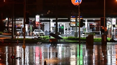 A large portion of the state was experiencing heavy rain, with forecasters from the National Weather Service (NWS) predicting up to six inches (15 cm) of precipitation in some areas. A storm in Malibu, California, left the crossroads of Sunset Blvd. and Pacific Coast Highway near the Palisades Fire zone flooded and covered in mud. (AFP) A large portion of the state was experiencing heavy rain, with forecasters from the National Weather Service (NWS) predicting up to six inches (15 cm) of precipitation in some areas. A storm in Malibu, California, left the crossroads of Sunset Blvd. and Pacific Coast Highway near the Palisades Fire zone flooded and covered in mud. (AFP)
