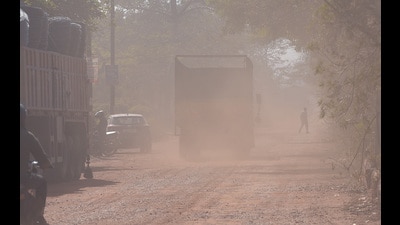 Under the category of ‘abatement of road dust’ where the PMC claims that the roads are 100% pothole free, the letter mentions that citizens have been pleading for road repairs and that even President Draupadi Murmu called to attention the bad condition of roads in December 2024. (HT) Under the category of ‘abatement of road dust’ where the PMC claims that the roads are 100% pothole free, the letter mentions that citizens have been pleading for road repairs and that even President Draupadi Murmu called to attention the bad condition of roads in December 2024. (HT)