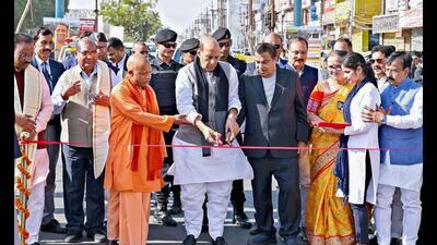 Union ministers Rajnath Singh, Nitin Gadkari and Uttar Pradesh chief minister Yogi Adityanath inaugurate the Munshipulia and Khurram Nagar flyovers worth ₹440 crore, in Lucknow on Friday. (ANI Photo) Union ministers Rajnath Singh, Nitin Gadkari and Uttar Pradesh chief minister Yogi Adityanath inaugurate the Munshipulia and Khurram Nagar flyovers worth ₹440 crore, in Lucknow on Friday. (ANI Photo)