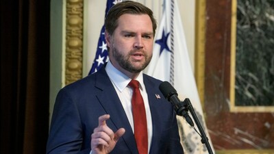 According to the Wall Street Journal on Thursday, U.S. Vice President JD Vance warned that if Russian President Vladimir Putin does not accept a peace agreement with Ukraine that ensures Kyiv's long-term independence, the United States may impose sanctions on Moscow and maybe take military action. (AP) According to the Wall Street Journal on Thursday, U.S. Vice President JD Vance warned that if Russian President Vladimir Putin does not accept a peace agreement with Ukraine that ensures Kyiv's long-term independence, the United States may impose sanctions on Moscow and maybe take military action. (AP)