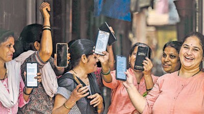 Women express happiness over the deposit of ₹3,000 in their accounts under the Maharashtra Government's Ladki Bahin Yojana on August 16, 2024. (Hindustan Times) Women express happiness over the deposit of ₹3,000 in their accounts under the Maharashtra Government's Ladki Bahin Yojana on August 16, 2024. (Hindustan Times)