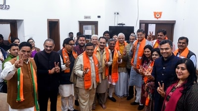 Bharatiya Janata Party (BJP) National General Secretary (Org) BL Santosh, Delhi party president Virender Sachdeva, party national vice-president Baijayant Panda, party MP Bansuri Swaraj pose for a picture with newly elected party MLAs Parvesh Verma, Anil Sharma, Satish Upadhyay, Kailash Gahlot, Shikha Roy, Harish Khurana and others at Delhi BJP Office in New Delhi on Sunday. (ANI)