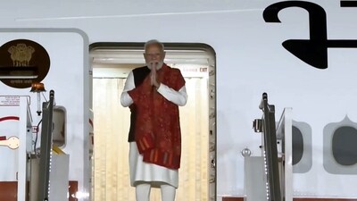 In this screengrab from a video posted by @pmoindia via Youtube on Feb. 14, 2025, Prime Minister Narendra Modi greets upon his arrival at the airport, in New Delhi. (@pmoindia) In this screengrab from a video posted by @pmoindia via Youtube on Feb. 14, 2025, Prime Minister Narendra Modi greets upon his arrival at the airport, in New Delhi. (@pmoindia)