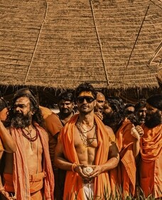 Vidyut Jammwal interacted with students and saints at different Akharas Vidyut Jammwal interacted with students and saints at different Akharas