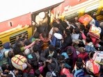 Patna, Feb 13 (ANI): Passengers rush to board a train for the ongoing Mahakumbh Mela, at Patna Railway station in Patna on Thursday. (ANI Photo)
Patna, Feb 13 (ANI): Passengers rush to board a train for the ongoing Mahakumbh Mela, at Patna Railway station in Patna on Thursday. (ANI Photo)