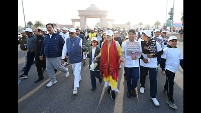 Students participating in the walkathon which began at 1090 crossing in Lucknow, on Saturday (HT Photo) Students participating in the walkathon which began at 1090 crossing in Lucknow, on Saturday (HT Photo)
