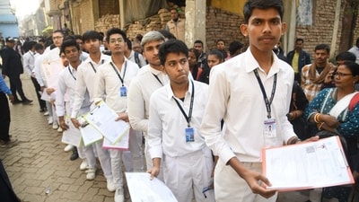 CBSE Class 10 board exam appearing students outside St. Dominic Savio's High School Danapur in Patna. (Santosh Kumar ) CBSE Class 10 board exam appearing students outside St. Dominic Savio's High School Danapur in Patna. (Santosh Kumar )
