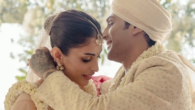 Adding to the grandeur, Prateik and Priya wore jewellery by Khurana Jewellery House as they twinned in ivory and gold ensembles. Adding to the grandeur, Prateik and Priya wore jewellery by Khurana Jewellery House as they twinned in ivory and gold ensembles.