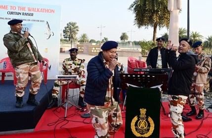 Indo-Tibetan Border Police's George Band peforming at 1090 crossing (Deepak Gupta/HT)