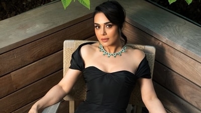 Preity Zinta's soft pink makeup, with her hair pulled back in a bun, perfectly brought together the actor's mesmerizing black outfit. (Instagram/ Leepakshi Ellawadi) Preity Zinta's soft pink makeup, with her hair pulled back in a bun, perfectly brought together the actor's mesmerizing black outfit. (Instagram/ Leepakshi Ellawadi)