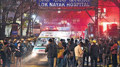 An ambulance carrying New Delhi Railway Station stampede victims arrives at LNJP hospital on Saturday. (ANI) An ambulance carrying New Delhi Railway Station stampede victims arrives at LNJP hospital on Saturday. (ANI)