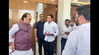 Kshirsagar’s meeting with Pawar came days after BJP leader and Revenue minister Chandrashekhar Bawankule, BJP MLA Suresh Dhas, and NCP minister Dhananjay Munde held talks, fuelling political speculations. (HT PHOTO) Kshirsagar’s meeting with Pawar came days after BJP leader and Revenue minister Chandrashekhar Bawankule, BJP MLA Suresh Dhas, and NCP minister Dhananjay Munde held talks, fuelling political speculations. (HT PHOTO)
