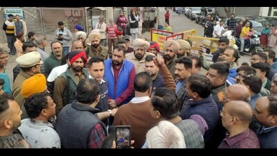 Police officials pacifying the protesting kin of murdered victim Manvi Mittal on Rajpura road in Ludhiana on Sunday. (HT photo) Police officials pacifying the protesting kin of murdered victim Manvi Mittal on Rajpura road in Ludhiana on Sunday. (HT photo)