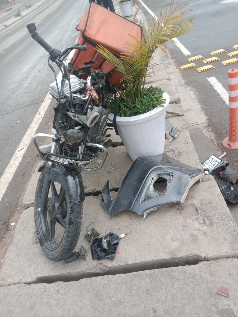 The victim’s mangled motorcycle following the mishap. (HT)