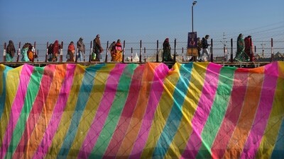 Though tense situation over the sea of people at Maha Kumbh continues to raise concerns, pilgrims and devotees at the Mela are merely focused on living the biggest spiritual gathering to the maximum level. Devotees were seen using the walking pontoon bridge as a medium to dry their clothes after a dip in the Sangam. (AP) Though tense situation over the sea of people at Maha Kumbh continues to raise concerns, pilgrims and devotees at the Mela are merely focused on living the biggest spiritual gathering to the maximum level. Devotees were seen using the walking pontoon bridge as a medium to dry their clothes after a dip in the Sangam. (AP)