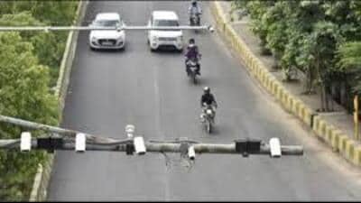 The list of violations included 253 cases of dangerous driving (mainly red light jumping), 14 road marking violations, and 2 cases of not wearing a helmet. (HT File)