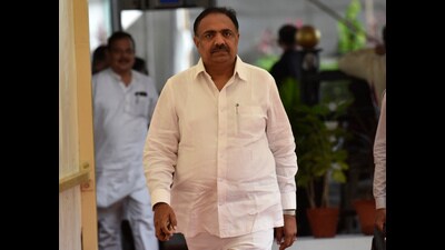 While praising Gadkari for his contributions to road infrastructure, Patil reiterated that the minister’s presence should not be seen through a political lens. (Hindustan Times) While praising Gadkari for his contributions to road infrastructure, Patil reiterated that the minister’s presence should not be seen through a political lens. (Hindustan Times)