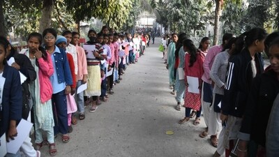 The BSEB or Bihar board Matric examination is being held in two shifts, starting at 9:30 a.m. and 2 p.m. (Santosh Kumar) The BSEB or Bihar board Matric examination is being held in two shifts, starting at 9:30 a.m. and 2 p.m. (Santosh Kumar)