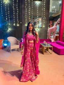 Sakshi chose pink and red theme for all her wedding events Sakshi chose pink and red theme for all her wedding events