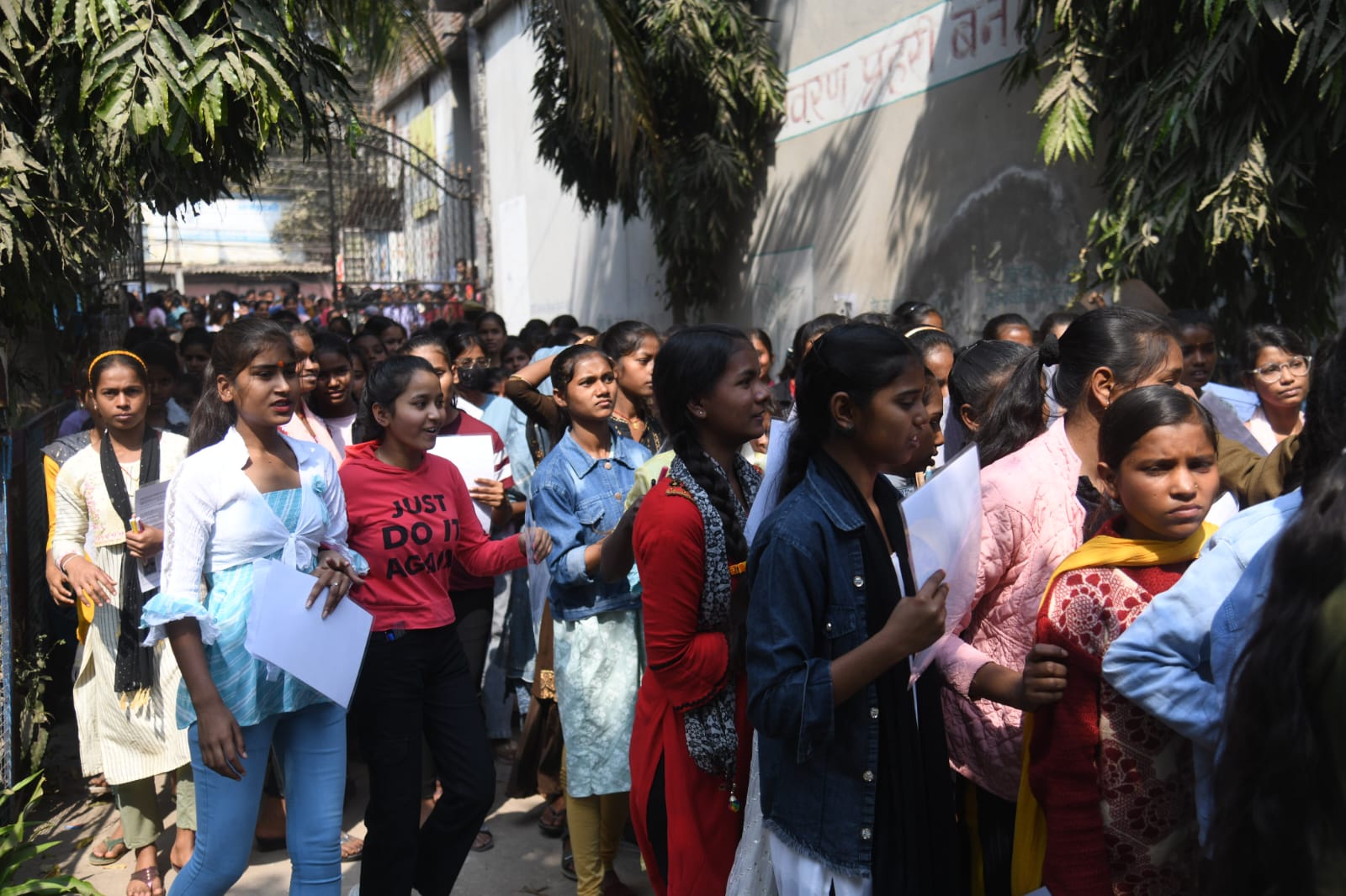 Patna: Students coming out after appearing in the Bihar School Examination Board (BSEB) Class 10th examination at DAV High School, Danapur (Santosh Kumar) Patna: Students coming out after appearing in the Bihar School Examination Board (BSEB) Class 10th examination at DAV High School, Danapur (Santosh Kumar)