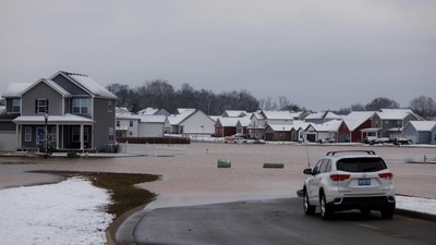 BOWLING GREEN, KENTUCKY - FEBRUARY 16: Cars park at the entrance of a flooded housing development after a rain storm on February 16, 2025 outside of Bowling Green, Kentucky. Severe winter storms brought torrential rains causing intense flooding in Kentucky and parts of Florida and Georgia. Brett Carlsen/Getty Images/AFP (Photo by Brett Carlsen / GETTY IMAGES NORTH AMERICA / Getty Images via AFP) (Getty Images via AFP) BOWLING GREEN, KENTUCKY - FEBRUARY 16: Cars park at the entrance of a flooded housing development after a rain storm on February 16, 2025 outside of Bowling Green, Kentucky. Severe winter storms brought torrential rains causing intense flooding in Kentucky and parts of Florida and Georgia. Brett Carlsen/Getty Images/AFP (Photo by Brett Carlsen / GETTY IMAGES NORTH AMERICA / Getty Images via AFP) (Getty Images via AFP)