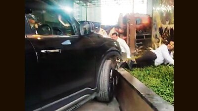 Denied entry, drunken driver injures three security guards in Mira Road Denied entry, drunken driver injures three security guards in Mira Road