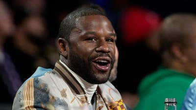 Floyd Mayweather has flown 400 of his closest family members and friends to South Beach for his week-long birthday celebration. (Reuters)