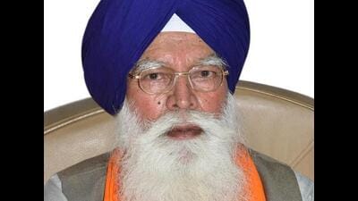 Former Shiromani Gurdwara Parbandhak Committee (SGPC) president Kirpal Singh Badungar announced his resignation from the Akal Takht-constituted seven member panel for SAD reorganised, a day after Harjinder Singh Dhami resigned as the SGPC president and offered to quit as the head of the panel. (HT Photo) Former Shiromani Gurdwara Parbandhak Committee (SGPC) president Kirpal Singh Badungar announced his resignation from the Akal Takht-constituted seven member panel for SAD reorganised, a day after Harjinder Singh Dhami resigned as the SGPC president and offered to quit as the head of the panel. (HT Photo)