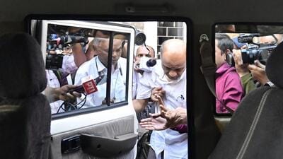 Hitesh Mehta, 57, allegedly siphoned off ₹122 crore from the cash vault in the bank’s Prabhadevi and Goregaon branches between 2020 and 2024 (Hindustan Times) Hitesh Mehta, 57, allegedly siphoned off ₹122 crore from the cash vault in the bank’s Prabhadevi and Goregaon branches between 2020 and 2024 (Hindustan Times)