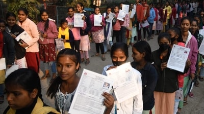 BSEB Bihar Matric Exam 2025: Students will get fifteen minutes (between 9:30 am and 9:45 am in shift 1 and between 2 pm and 2:15 pm in shift 2) as cool-off time. (Santosh Kumar) BSEB Bihar Matric Exam 2025: Students will get fifteen minutes (between 9:30 am and 9:45 am in shift 1 and between 2 pm and 2:15 pm in shift 2) as cool-off time. (Santosh Kumar)