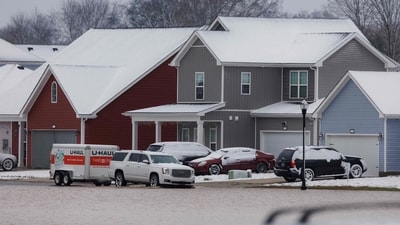 BOWLING GREEN, KENTUCKY - FEBRUARY 16: A vehicle makes its way through a flooded housing development after a rain storm on February 16, 2025 outside of Bowling Green, Kentucky. Severe winter storms brought torrential rains causing intense flooding in Kentucky and parts of Florida and Georgia. Brett Carlsen/Getty Images/AFP (Photo by Brett Carlsen / GETTY IMAGES NORTH AMERICA / Getty Images via AFP) (Getty Images via AFP) BOWLING GREEN, KENTUCKY - FEBRUARY 16: A vehicle makes its way through a flooded housing development after a rain storm on February 16, 2025 outside of Bowling Green, Kentucky. Severe winter storms brought torrential rains causing intense flooding in Kentucky and parts of Florida and Georgia. Brett Carlsen/Getty Images/AFP (Photo by Brett Carlsen / GETTY IMAGES NORTH AMERICA / Getty Images via AFP) (Getty Images via AFP)