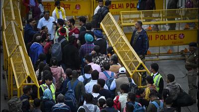 Passengers at New Delhi Railway Station after new crowd control measures were implemented on Tuesday. (RAJ K RAJ /HT PHOTO) Passengers at New Delhi Railway Station after new crowd control measures were implemented on Tuesday. (RAJ K RAJ /HT PHOTO)