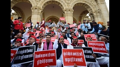 Samajwadi Party MLAs protest during the first day of the budget session of the UP Assembly in Lucknow on Tuesday. (Deepak Kumar/HT) Samajwadi Party MLAs protest during the first day of the budget session of the UP Assembly in Lucknow on Tuesday. (Deepak Kumar/HT)