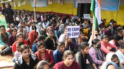 BPSC 70th prelims exam held in December. Aspirants stage protest demanding cancellation of exam at Gardanibagh in Patna. (Santosh Kumar ) BPSC 70th prelims exam held in December. Aspirants stage protest demanding cancellation of exam at Gardanibagh in Patna. (Santosh Kumar )