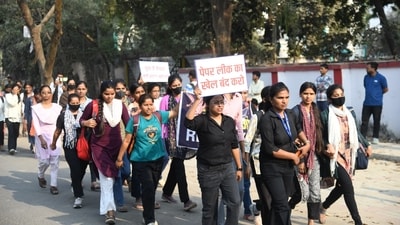 Aspirants stage a protest at Gardanibagh in Patna. Candidates demanding cancellation of exam held in December last year, (Santosh Kumar ) Aspirants stage a protest at Gardanibagh in Patna. Candidates demanding cancellation of exam held in December last year, (Santosh Kumar )