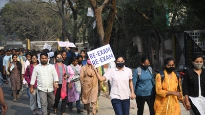 Candidates staged a protest demanding the cancellation of BPSC 70th prelims exam which was held in December last year at Gardanibagh in Patna. (Santosh Kumar ) Candidates staged a protest demanding the cancellation of BPSC 70th prelims exam which was held in December last year at Gardanibagh in Patna. (Santosh Kumar )