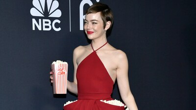 Emma Stone attended the 50th anniversary of Saturday Night Live in a bright red dress with a sleek halter neckline. But what stole the show was her popcorn touch to it. Emma filled up the pockets of the dress with popcorns, and also carried a bucket of popcorn in her hand. (Photo by Evan Agostini/Invision/AP) Emma Stone attended the 50th anniversary of Saturday Night Live in a bright red dress with a sleek halter neckline. But what stole the show was her popcorn touch to it. Emma filled up the pockets of the dress with popcorns, and also carried a bucket of popcorn in her hand. (Photo by Evan Agostini/Invision/AP)