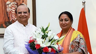 Leader of the BJP Legislative Party Rekha Gupta calls on Delhi Lieutenant Governor Vinai Kumar Saxena to stake claim to form the government in Delhi. (X- LG Delhi) Leader of the BJP Legislative Party Rekha Gupta calls on Delhi Lieutenant Governor Vinai Kumar Saxena to stake claim to form the government in Delhi. (X- LG Delhi)